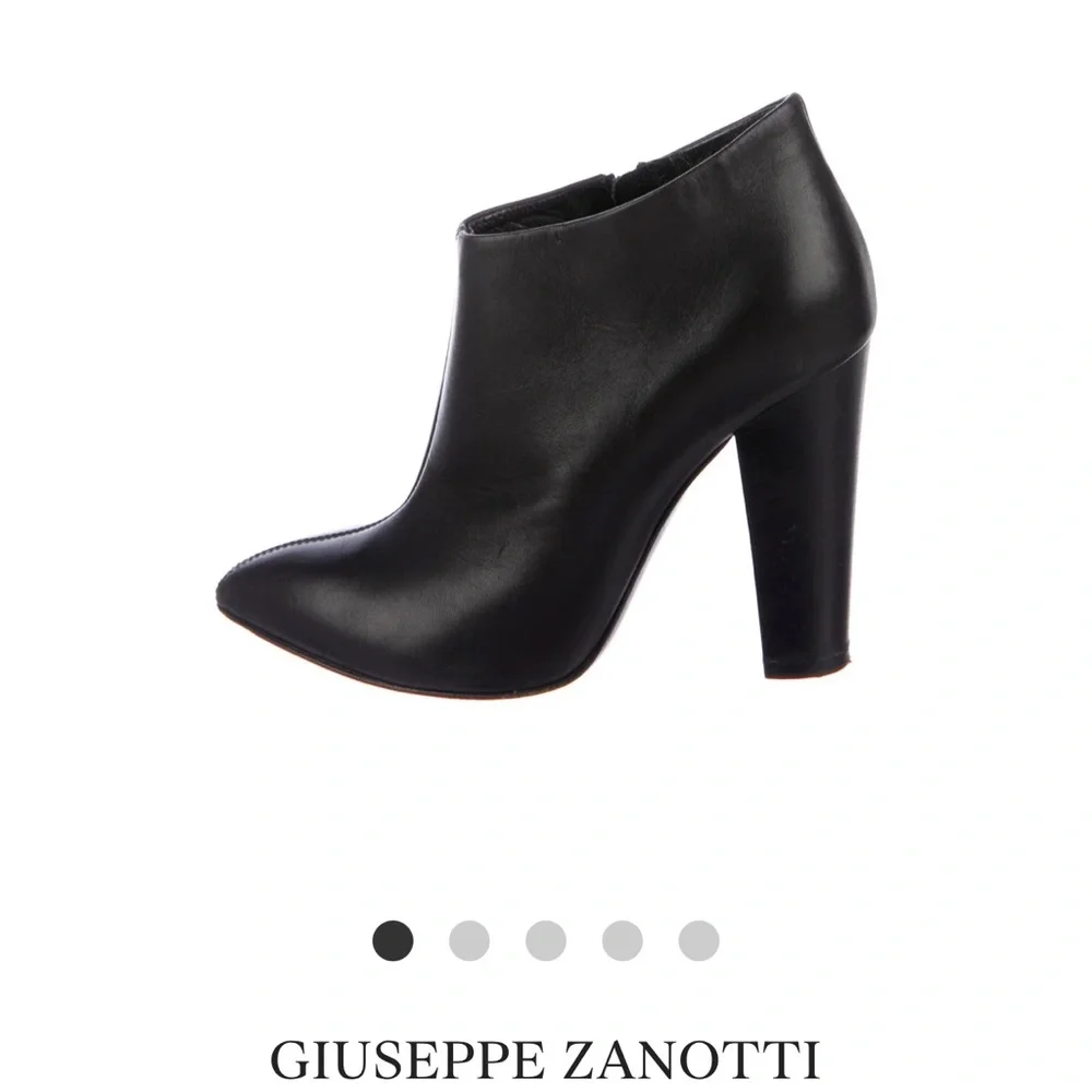 Giuseppe Zanotti brown leather pointed toe block heel zip up ankle booties